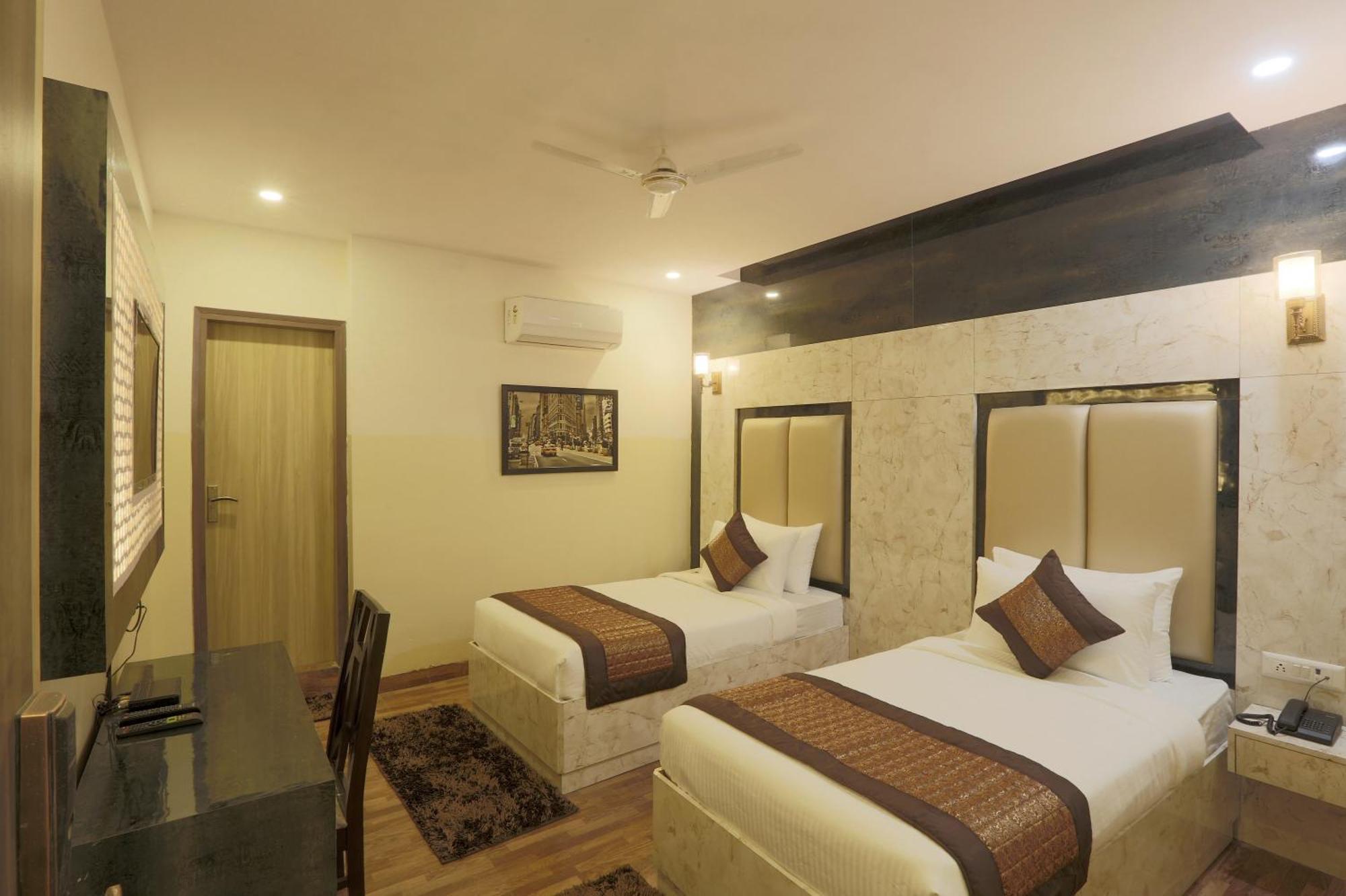 Bed and Breakfast Plazzo Prime Plaza At Delhi Airport à New Delhi Extérieur photo